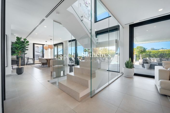 Image No.15-5 Bed Villa for sale