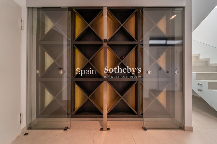 Image No.18-5 Bed Villa for sale