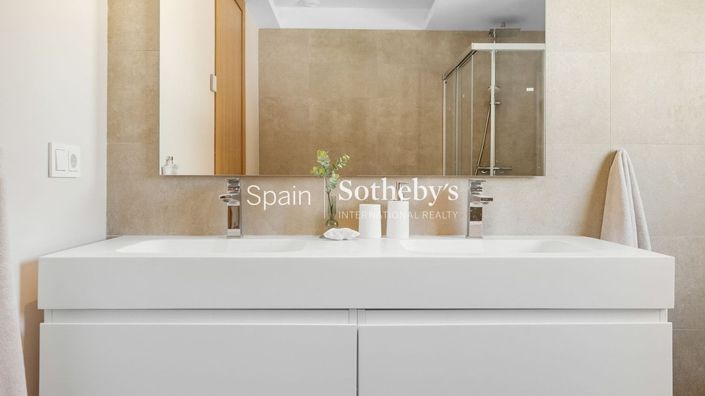 Image No.21-4 Bed House for sale