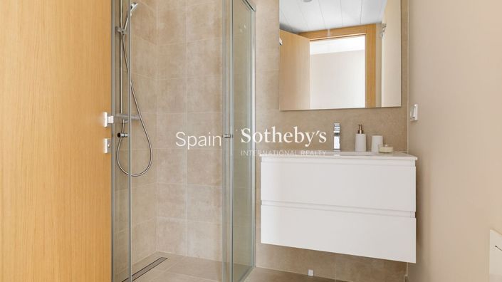 Image No.23-4 Bed House for sale