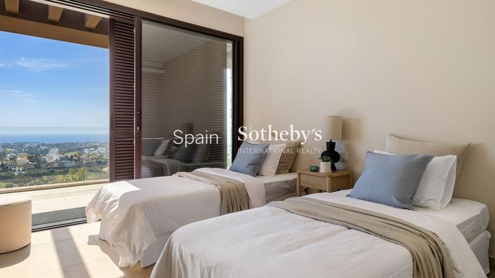 Image No.24-4 Bed House for sale