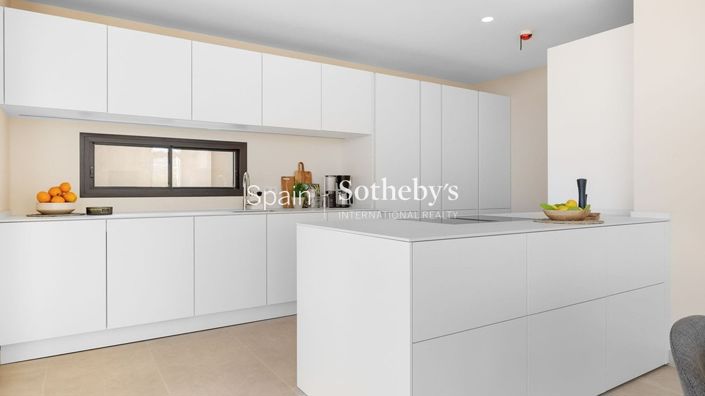 Image No.9-4 Bed House for sale