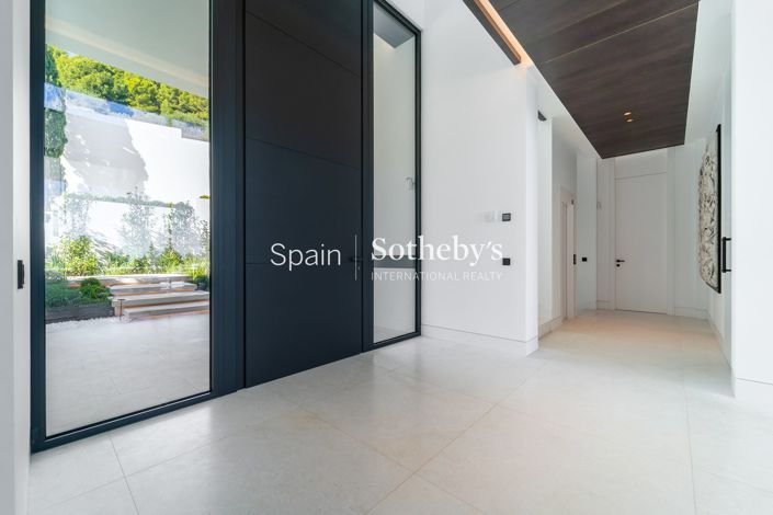 Image No.28-6 Bed Villa for sale