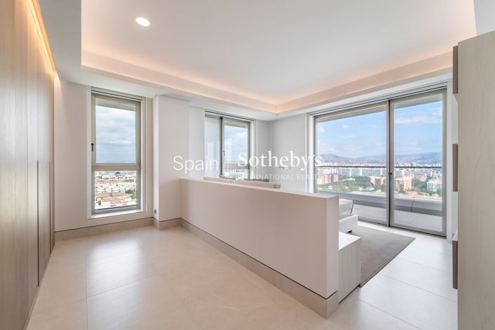 Image No.29-4 Bed Flat for sale