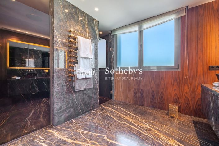 Image No.18-7 Bed Villa for sale