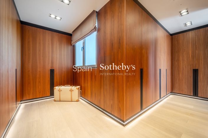 Image No.19-7 Bed Villa for sale