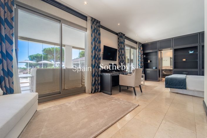 Image No.20-7 Bed Villa for sale