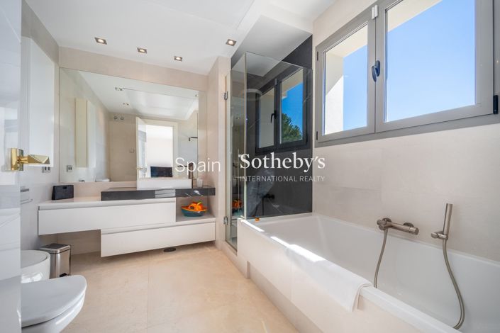 Image No.26-7 Bed Villa for sale