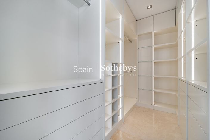 Image No.27-7 Bed Villa for sale