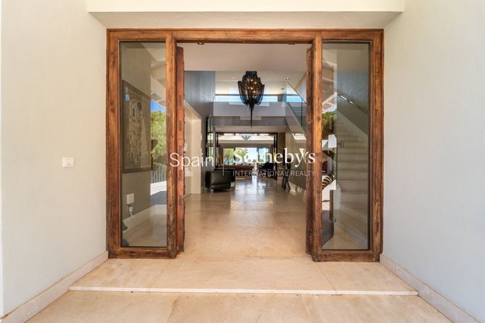 Image No.3-7 Bed Villa for sale