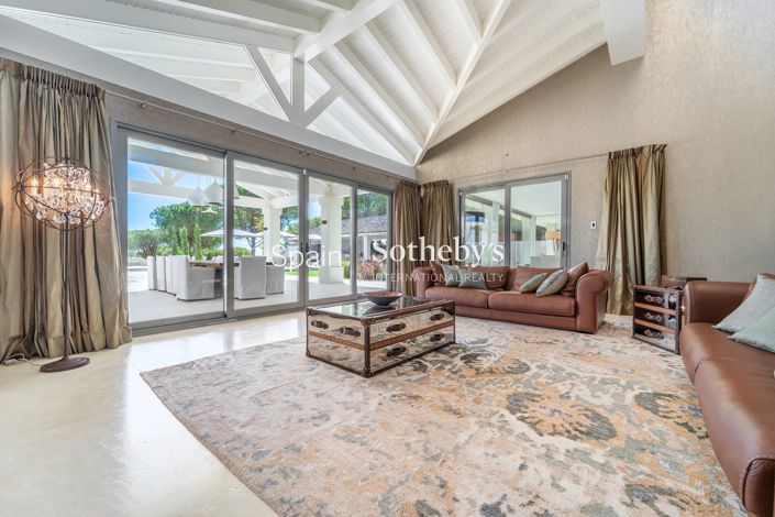 Image No.4-7 Bed Villa for sale