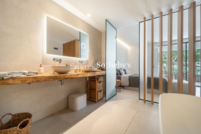 Image No.14-2 Bed Flat for sale