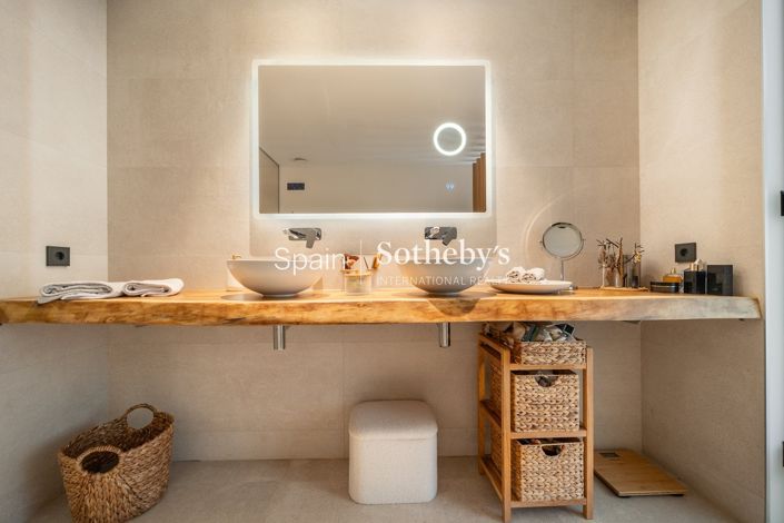 Image No.15-2 Bed Flat for sale