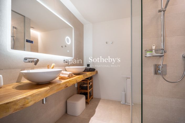 Image No.20-2 Bed Flat for sale