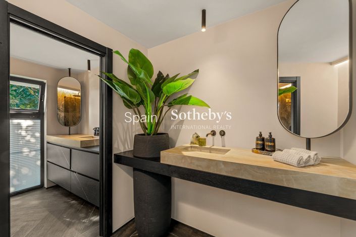 Image No.18-4 Bed Villa for sale