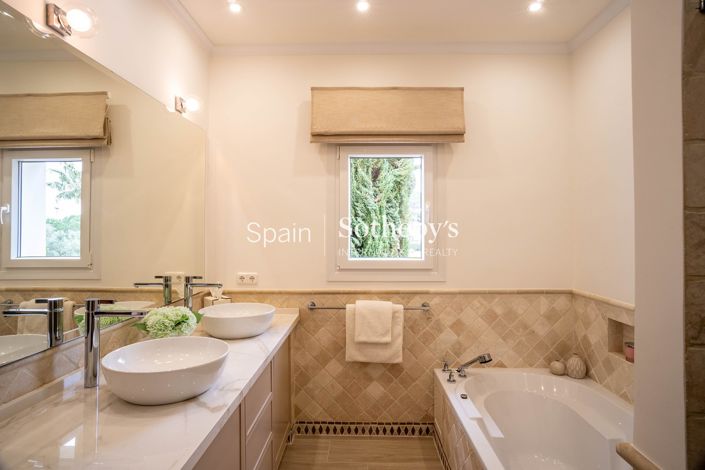 Image No.24-3 Bed Villa for sale