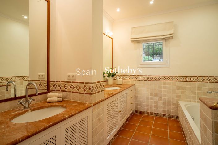 Image No.26-3 Bed Villa for sale