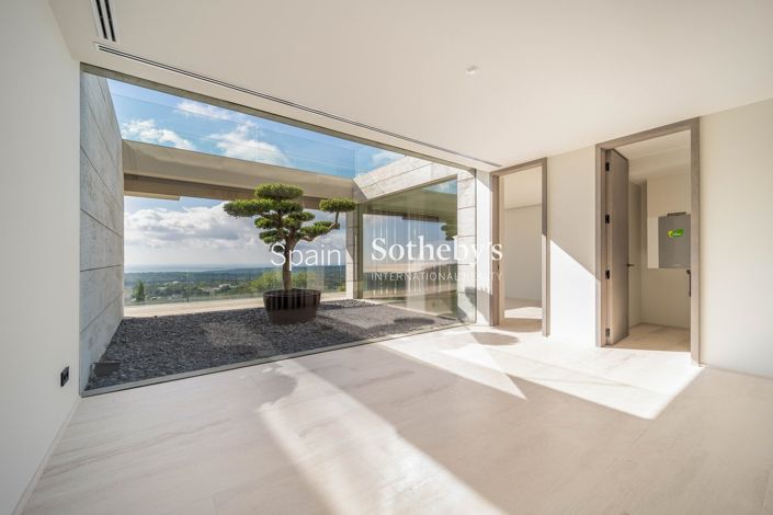 Image No.12-7 Bed Villa for sale