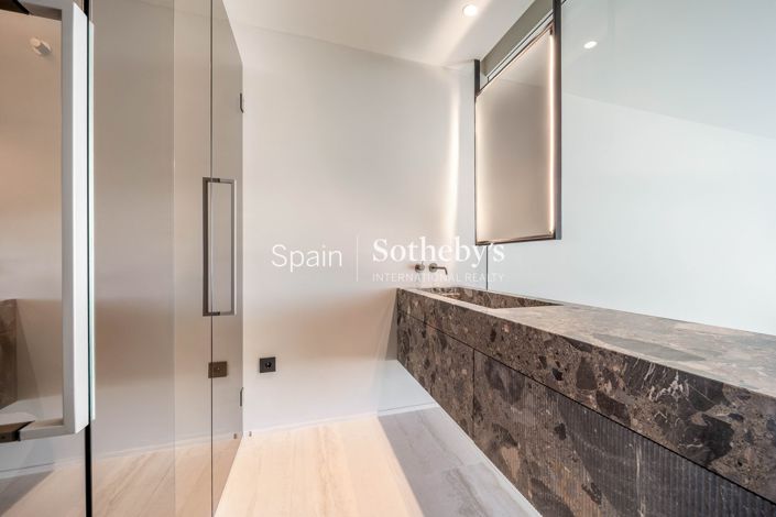 Image No.15-7 Bed Villa for sale