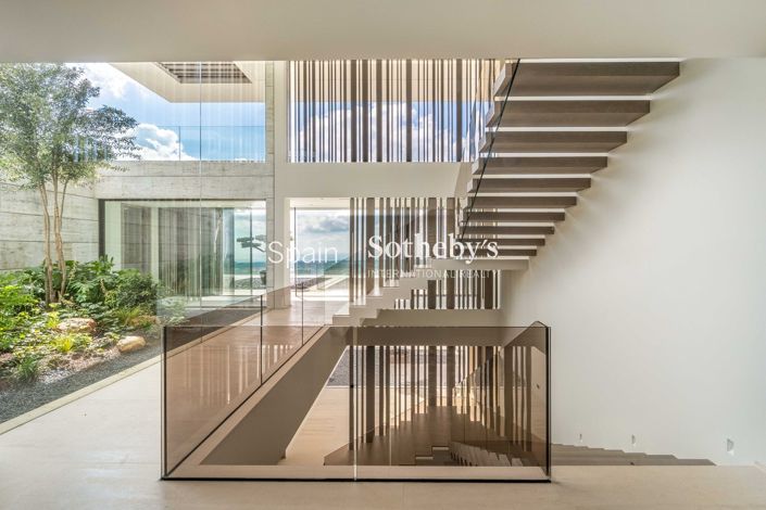 Image No.18-7 Bed Villa for sale