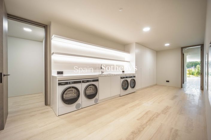 Image No.21-7 Bed Villa for sale