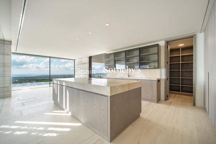 Image No.8-7 Bed Villa for sale