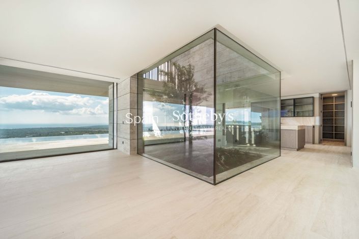 Image No.9-7 Bed Villa for sale