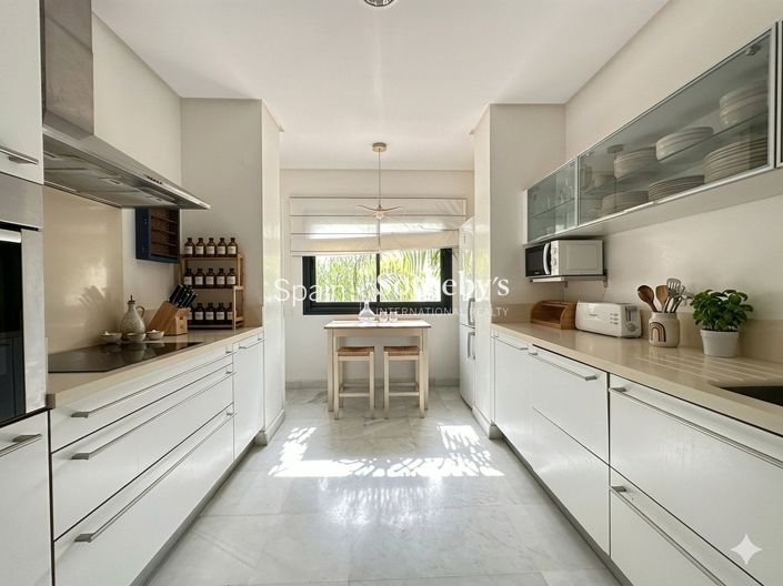 Image No.5-3 Bed Flat for sale