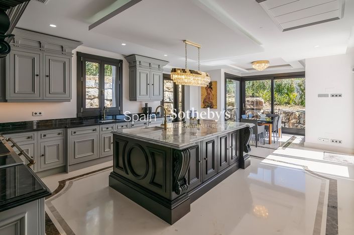 Image No.14-5 Bed Villa for sale