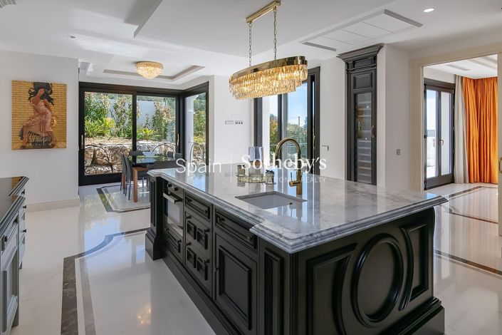 Image No.15-5 Bed Villa for sale