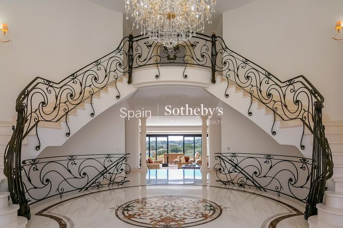 Image No.2-5 Bed Villa for sale