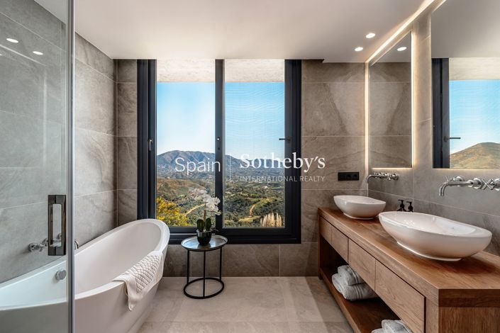 Image No.17-6 Bed Villa for sale