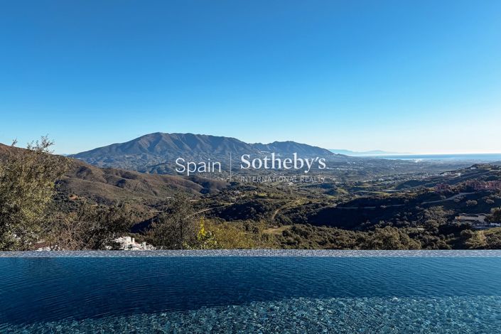 Image No.2-6 Bed Villa for sale