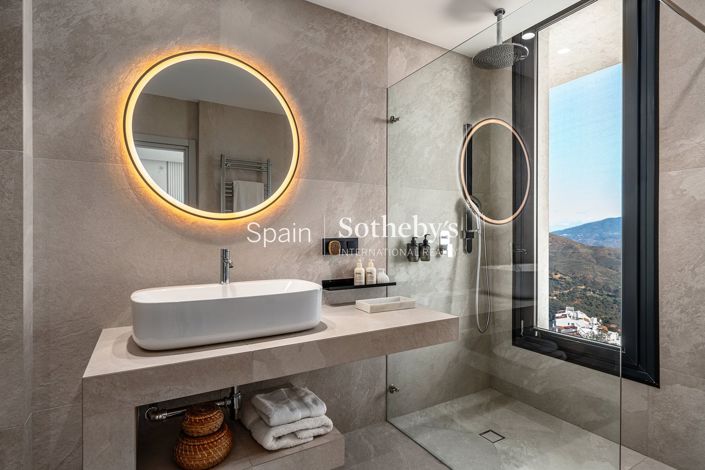 Image No.20-6 Bed Villa for sale