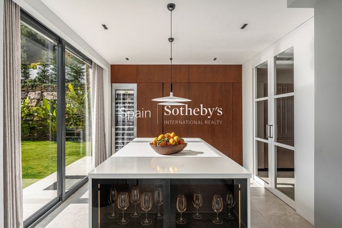 Image No.6-6 Bed Villa for sale