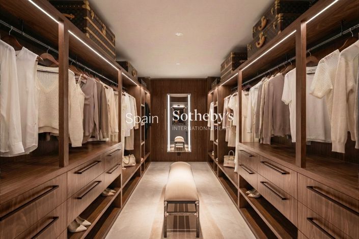 Image No.9-6 Bed Villa for sale