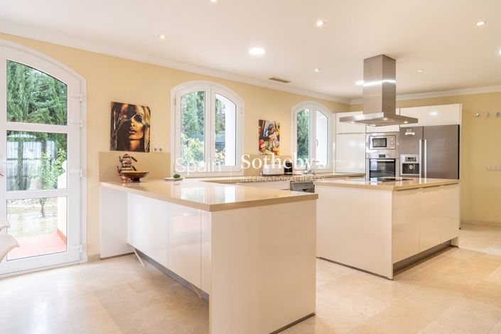 Image No.12-5 Bed Villa for sale