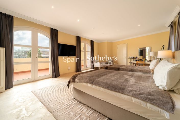 Image No.19-5 Bed Villa for sale