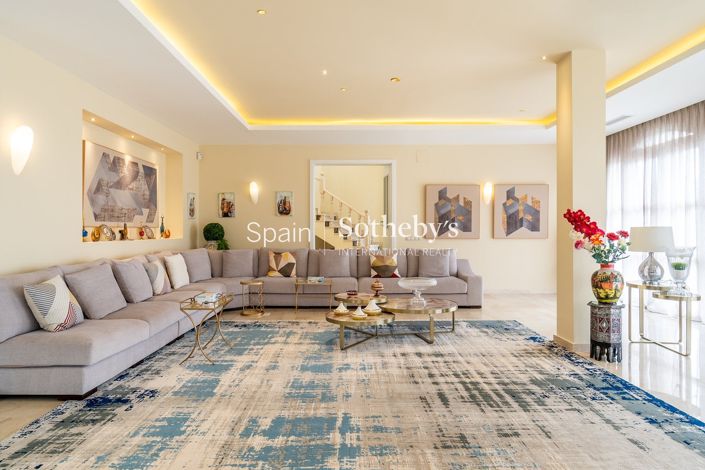 Image No.2-5 Bed Villa for sale