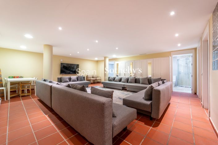 Image No.25-5 Bed Villa for sale