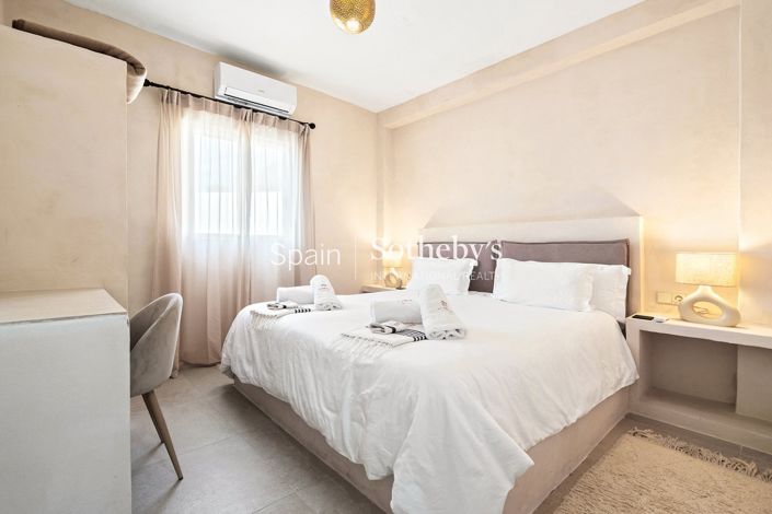 Image No.10-12 Bed Hotel for sale