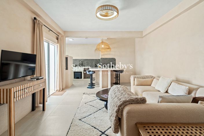 Image No.15-12 Bed Hotel for sale