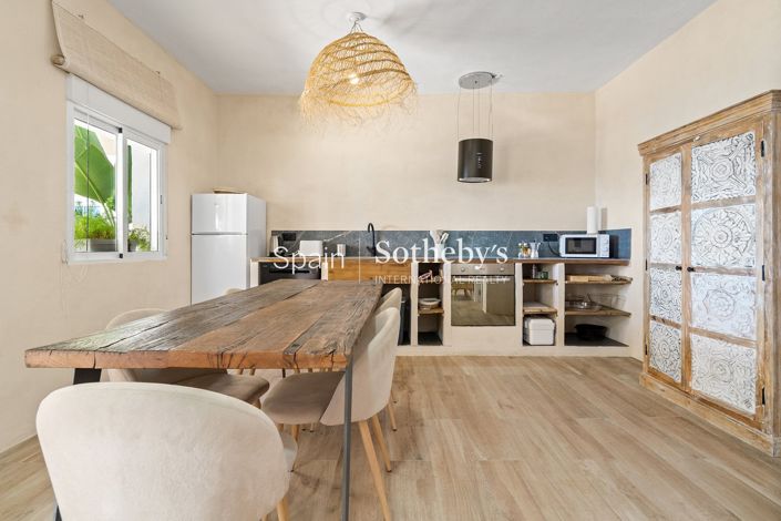 Image No.16-12 Bed Hotel for sale