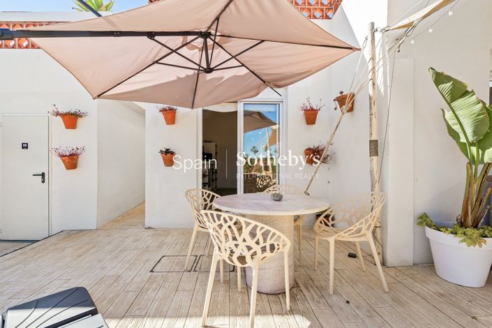 Image No.19-12 Bed Hotel for sale