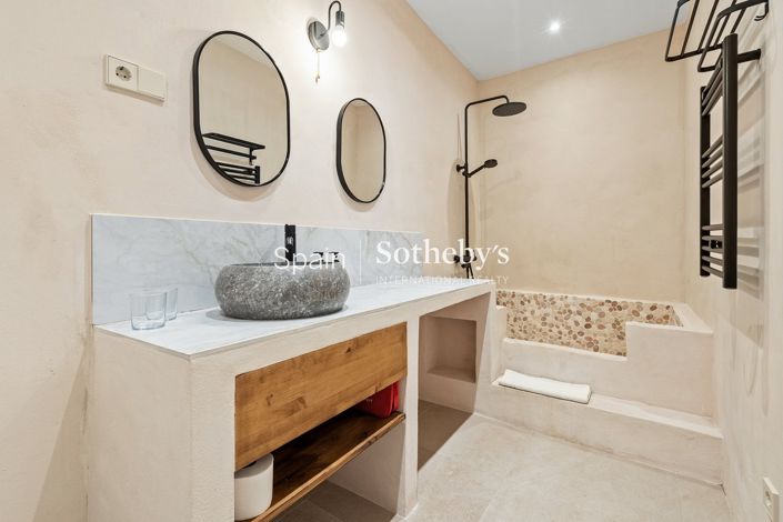 Image No.7-12 Bed Hotel for sale