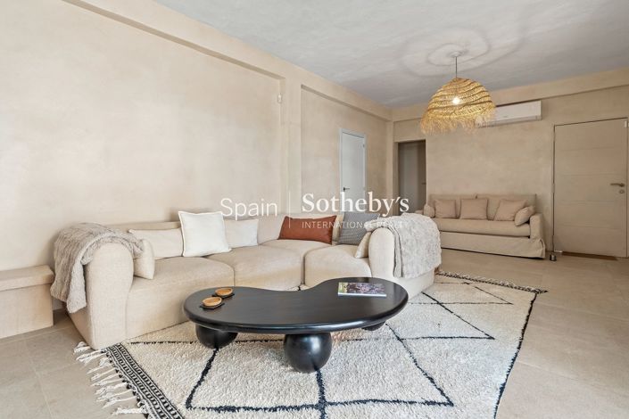 Image No.8-12 Bed Hotel for sale