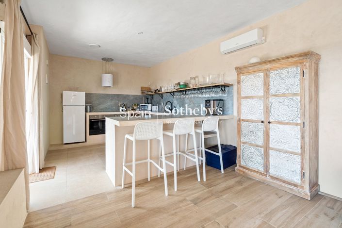 Image No.9-12 Bed Hotel for sale