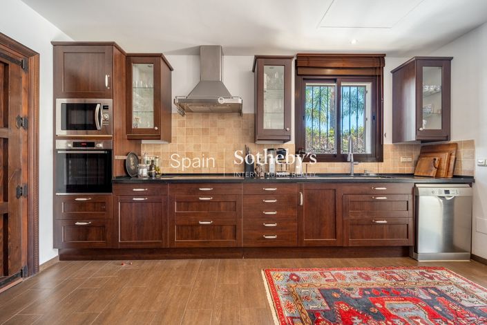 Image No.10-4 Bed Villa for sale