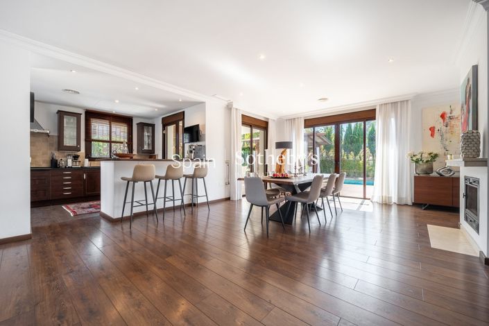 Image No.12-4 Bed Villa for sale