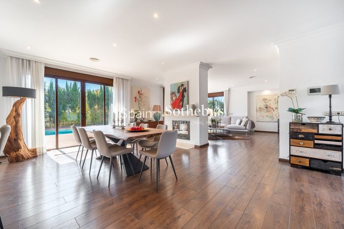 Image No.2-4 Bed Villa for sale